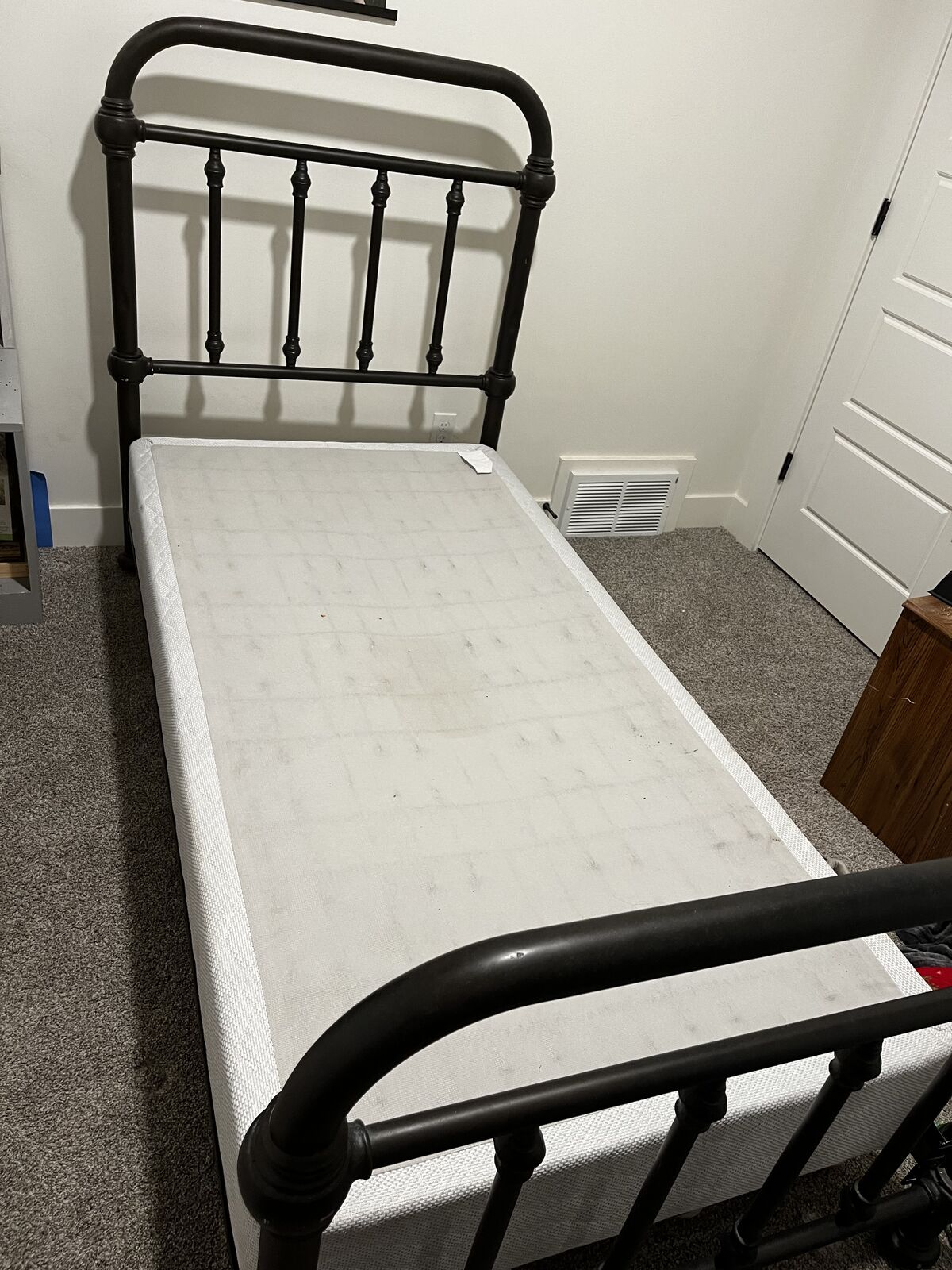 Black Metal Twin Bed