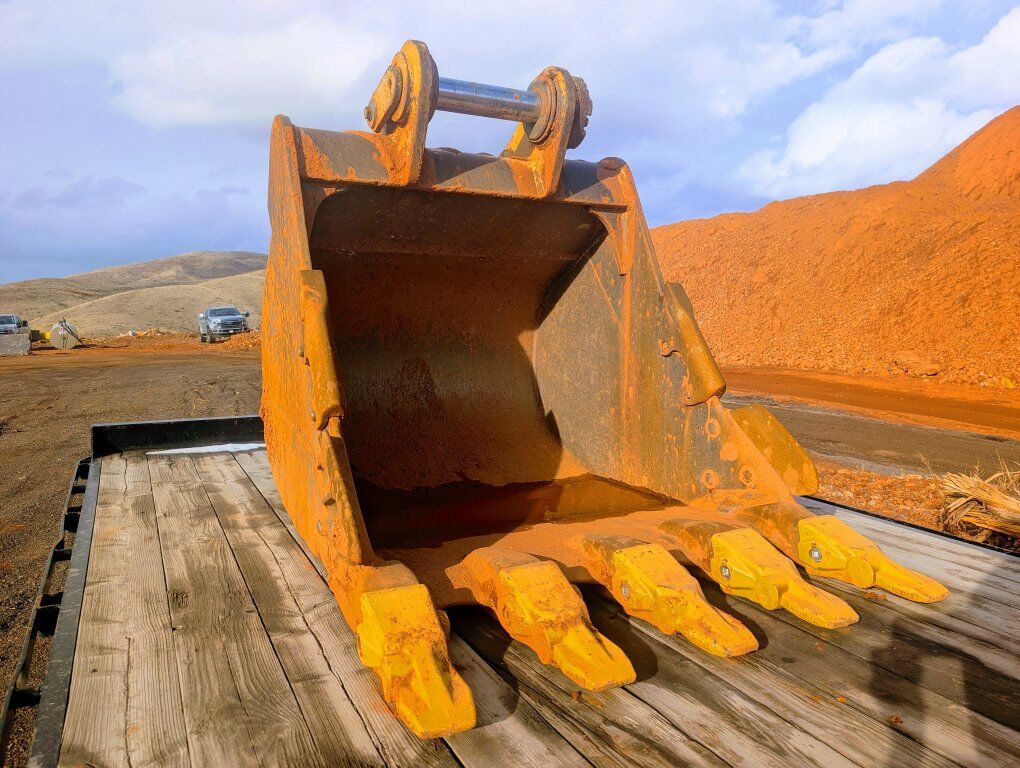 CAT 336 (54") Excavator bucket, new teeth