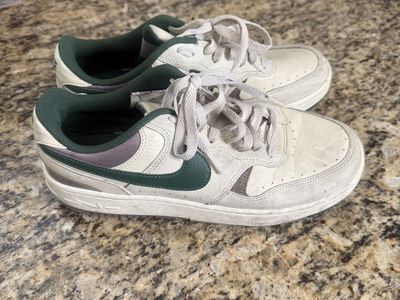 Nike Low Top Sneakers White Green Size 9