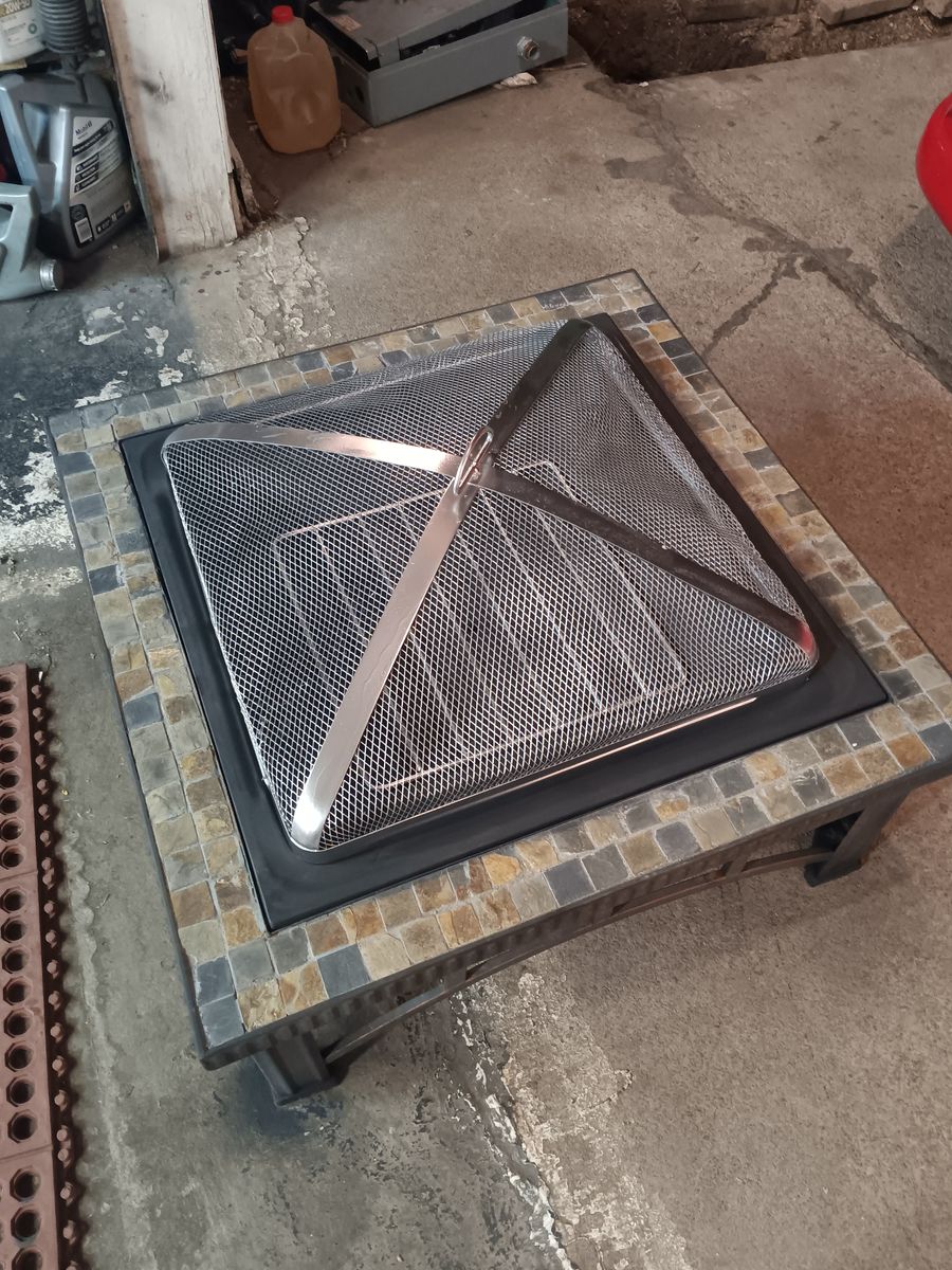 Outdoor fire pit