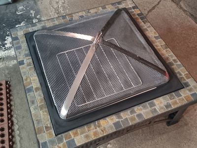 Outdoor fire pit