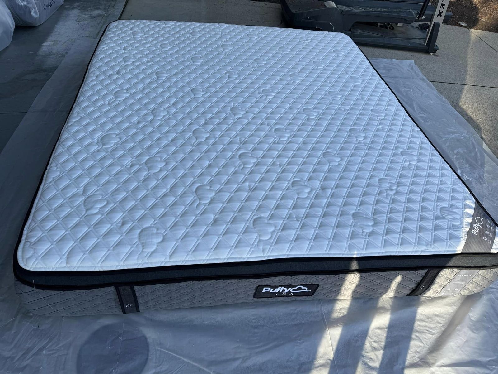 Puffy Lux Hybrid California King Mattress - Like New!