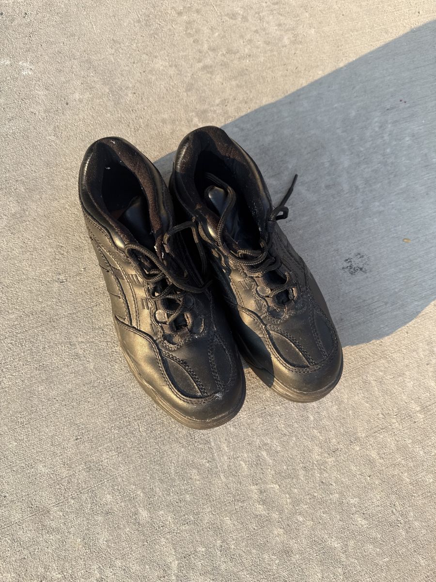 Steel toe shoes sz 11-