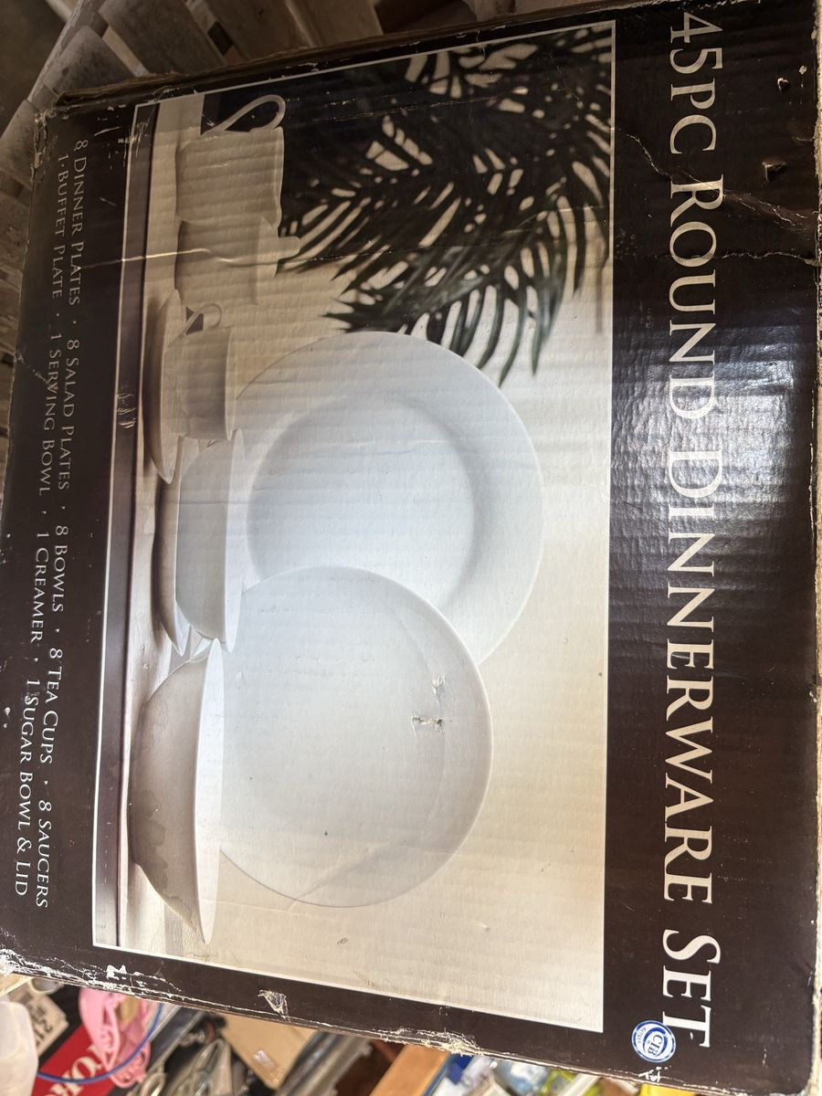 45PC ROUND DINNERWARE SET