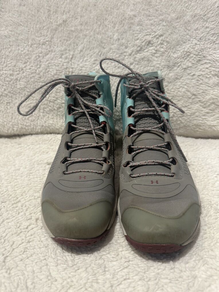 Under Armour Women’s Size 9.5 mid Trail Shoes