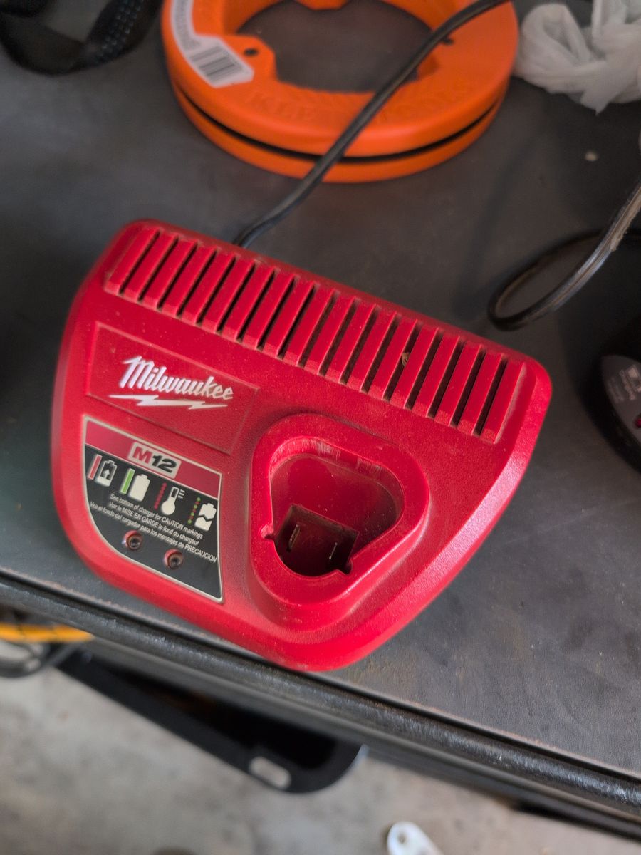 Milwaukee 12v charger