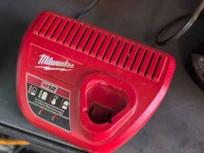 Milwaukee 12v charger