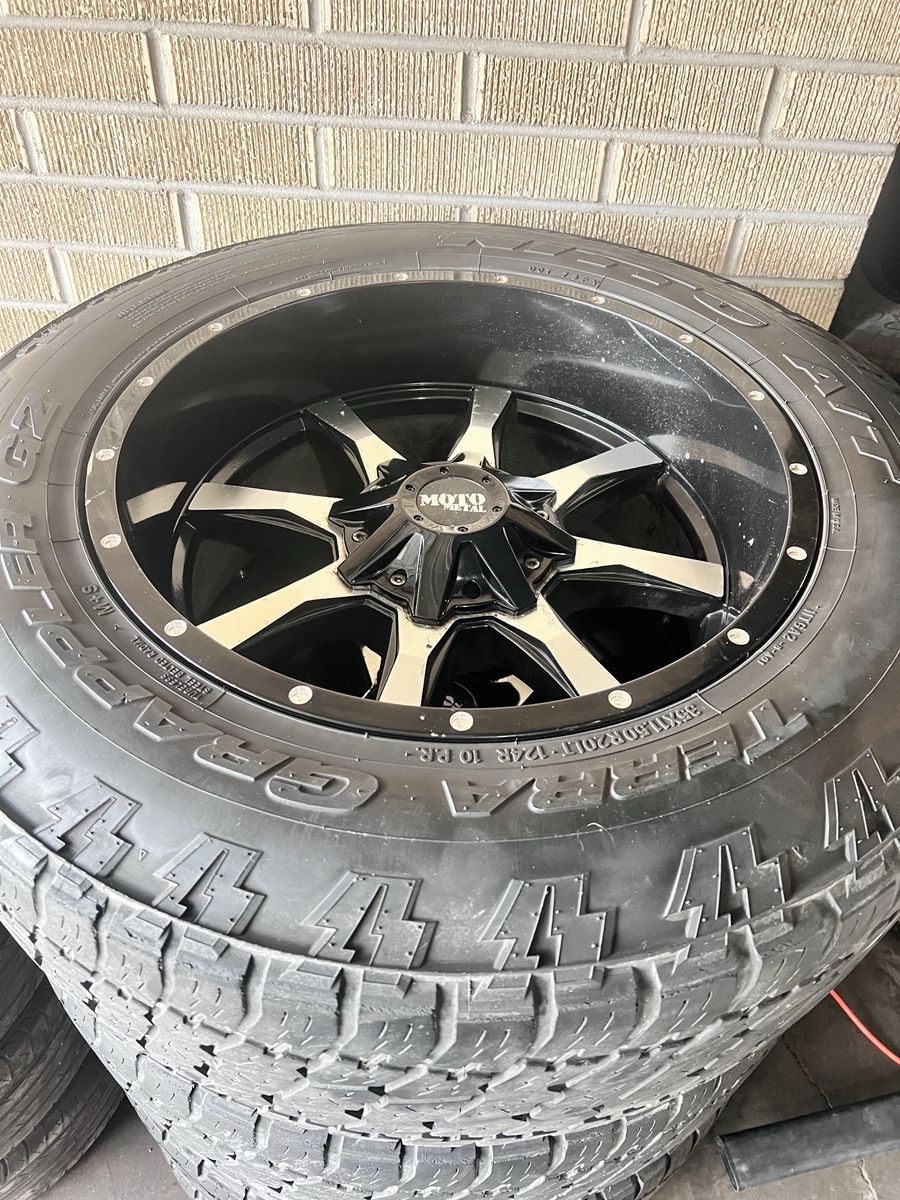 20x10 Moto Metal 8x6.5 Ram Duramax F250 On 35s