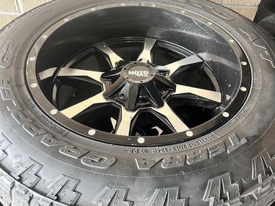 20x10 Moto Metal 8x6.5 Ram Duramax F250 On 35s