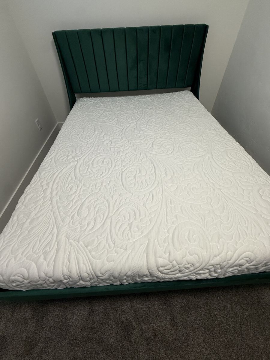 Queen Posh+Lavish Mattress, Nearly New, Guest Room Use.  Mattress only!