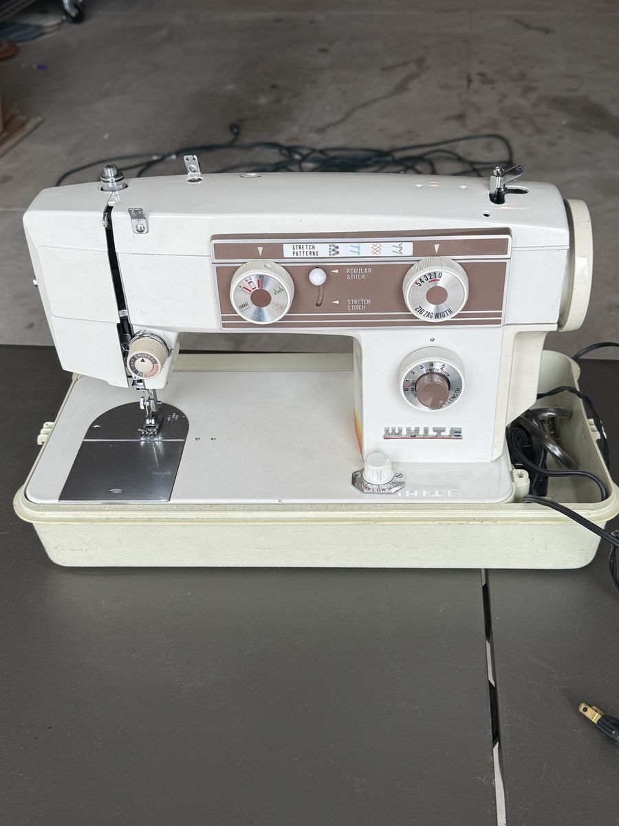 Vintage White Sewing Machine - Model 645 ZigZag