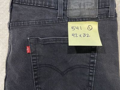 Levi's 541 Black 42x32