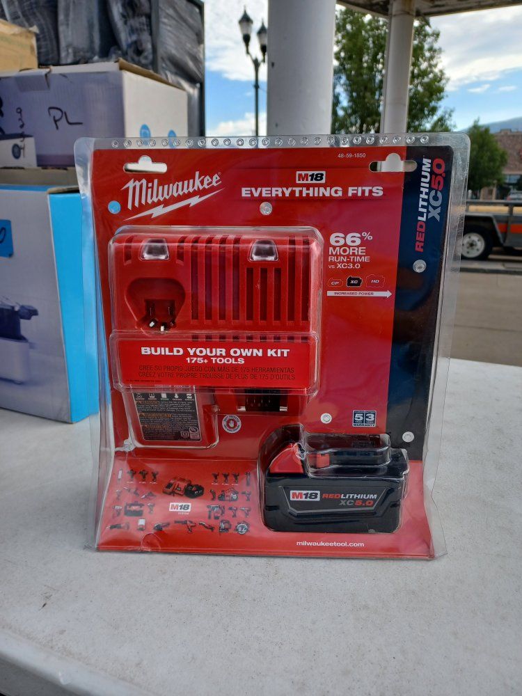 Milwaukee M18 REDLITHIUM XC5.0 48-59-1850 Battery Charger & Extended Capacity Battery