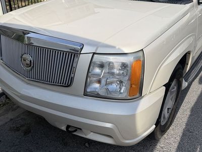 2004 CADILLAC ESCALADE Base