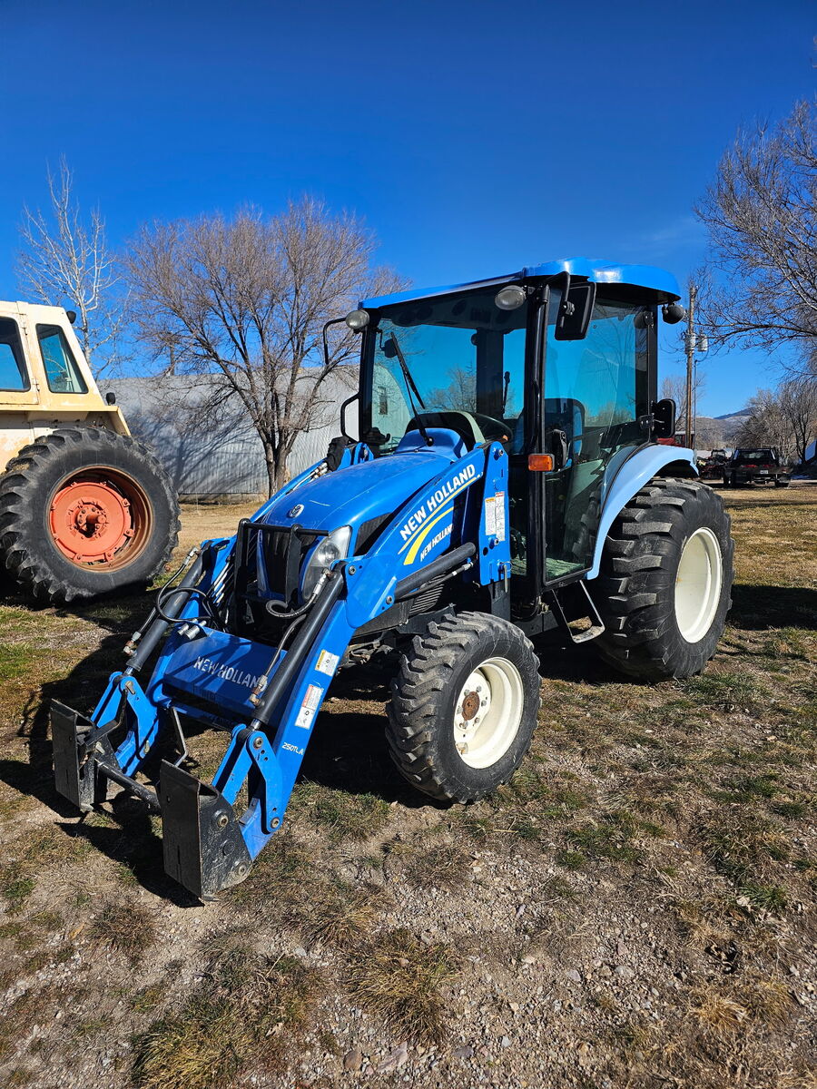 New Holland boomer 3050