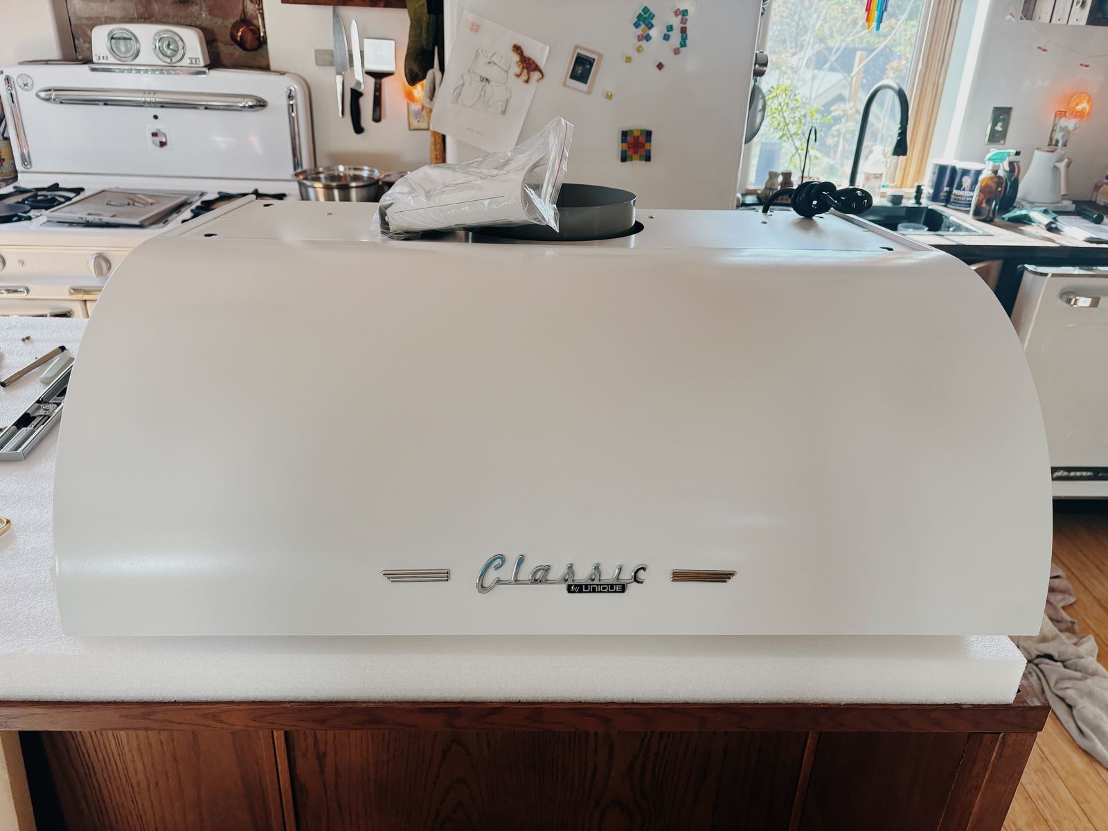 Classic Retro 30 in. 700 CFM Ducted Under Cabinet Range Hood with LED Lighting in Marshmallow White