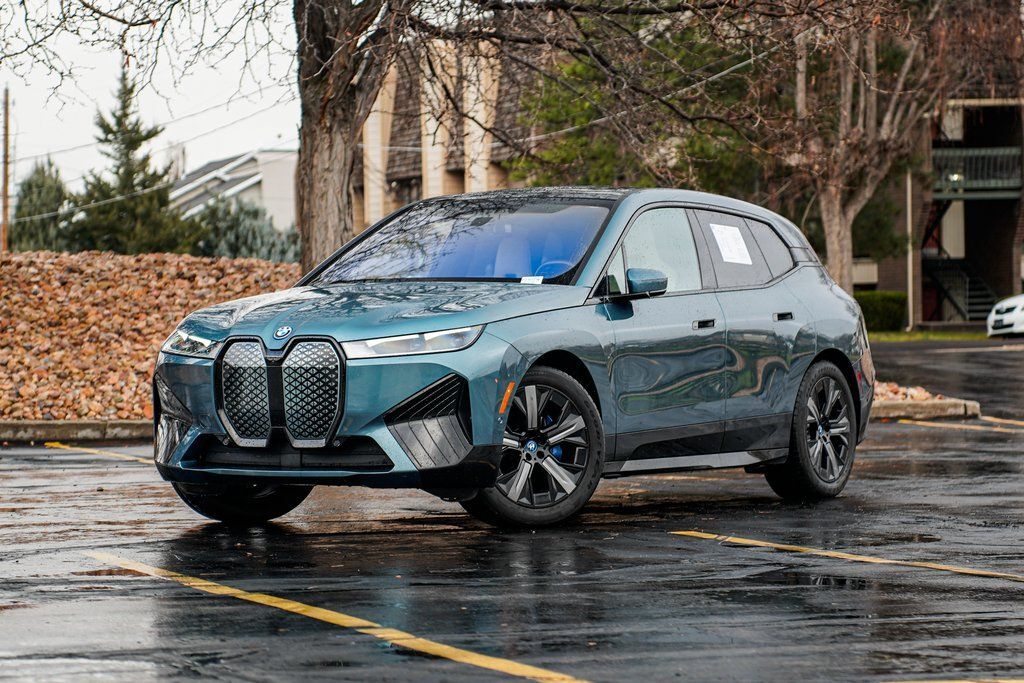 2025 BMW iX xDrive50