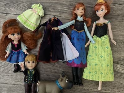 Frozen Dolls