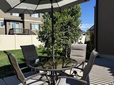 Outdoor Patio Dining Set with Umbrella - Glass Table & 4 Swivel Chairs, Black and White Stripe Umbrella