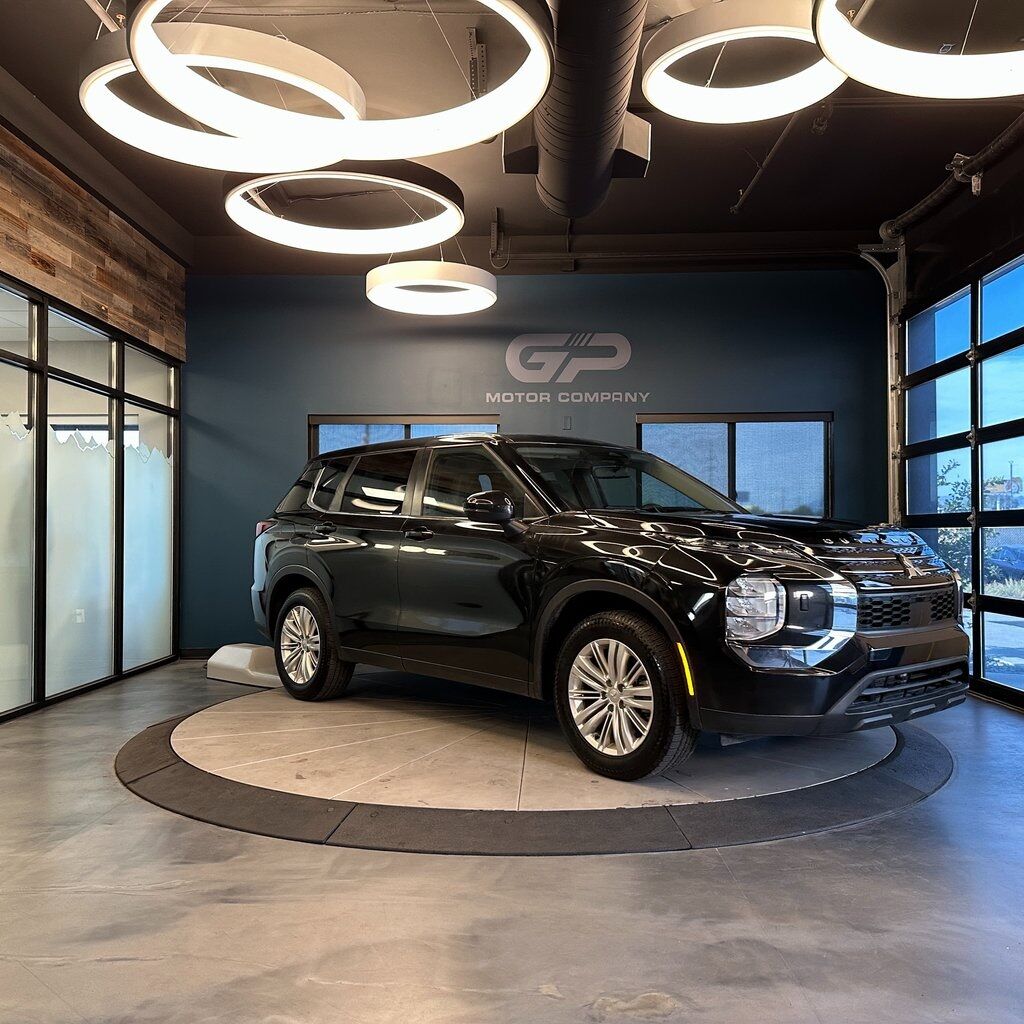 2023 Mitsubishi Outlander ES