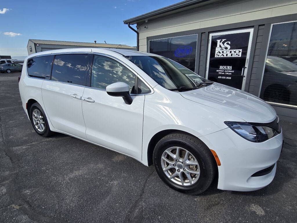 2023 Chrysler Voyager LX