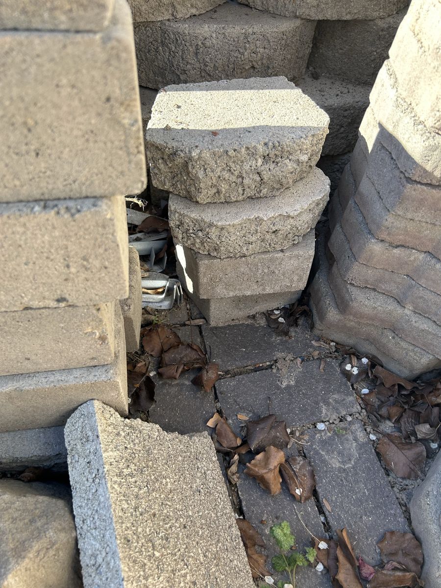 Small Retaining Wall Blocks - Total 4