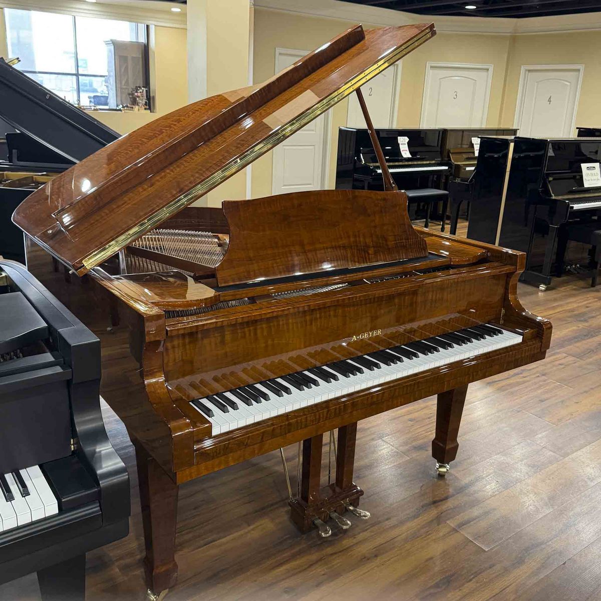 GORGEOUS GRAND PIANO
