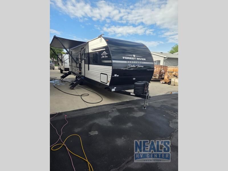 2025 EAST TO WEST Della Terra LE 275BH
