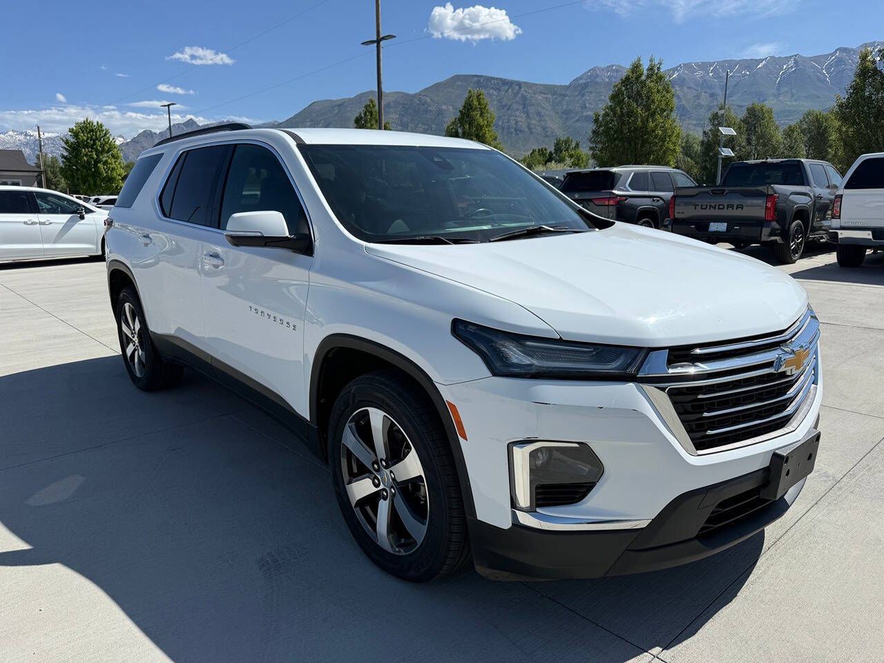 2023 Chevrolet Traverse LT Leather