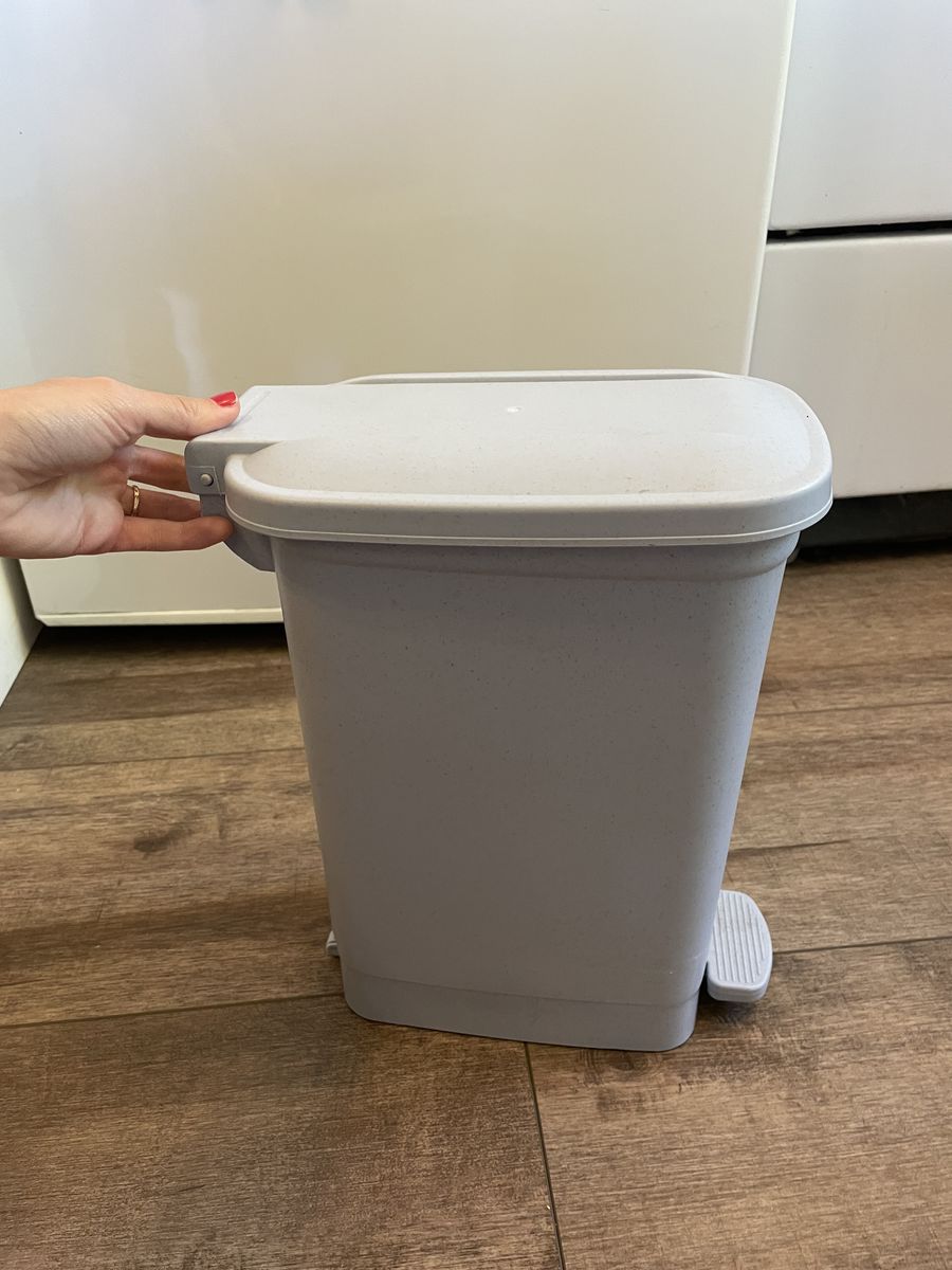 Container that opens
