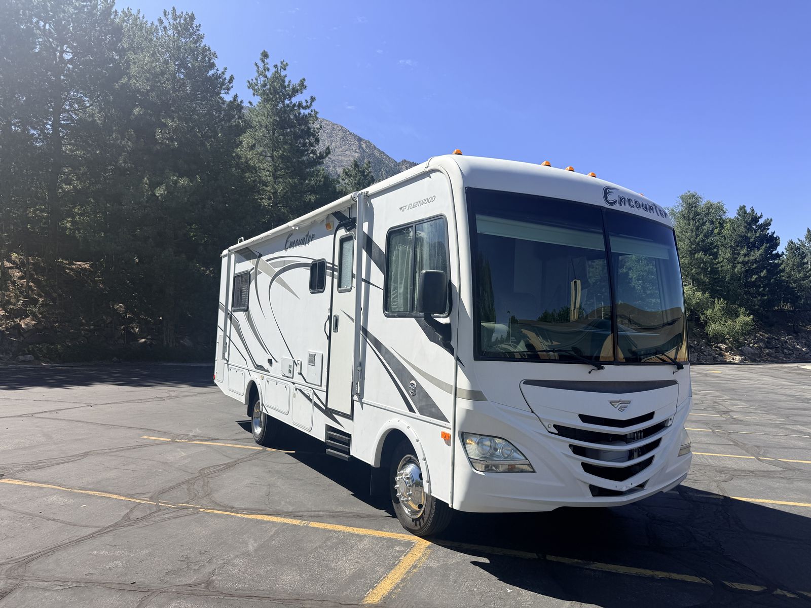 2011 Fleetwood Encounter Class A RV only 33,830 miles!