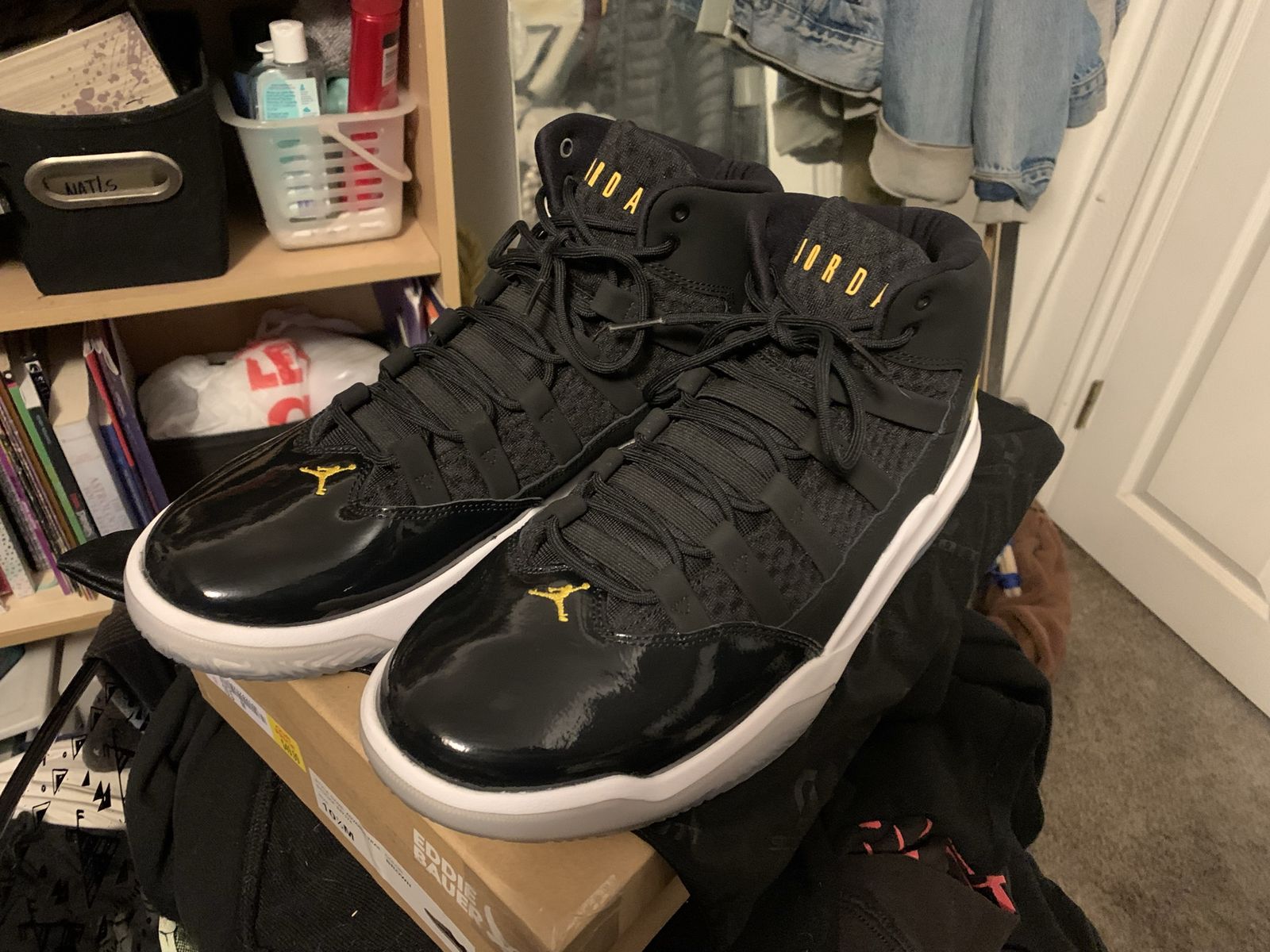 Michael Jordan max aura gold and black