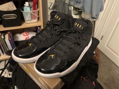 Michael Jordan max aura gold and black