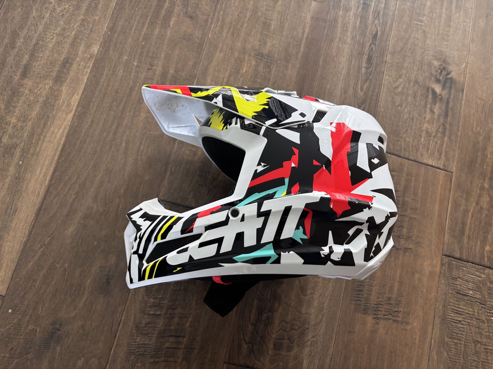 Leatt Youth Large Helmet