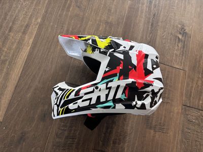 Leatt Youth Large Helmet