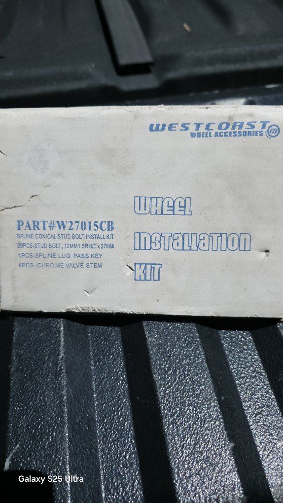 locking wheel studs for Mecedes