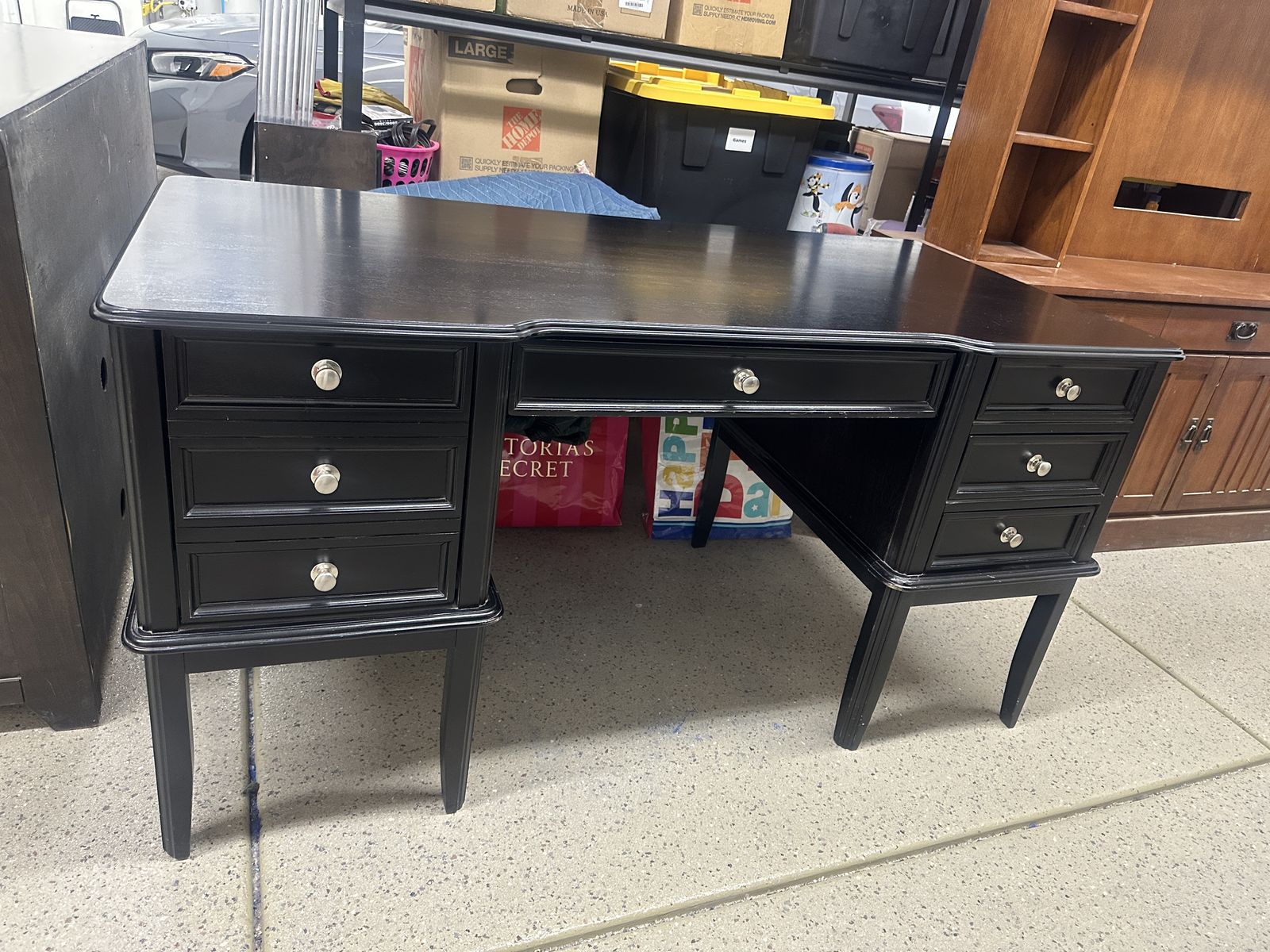 Black Desk
