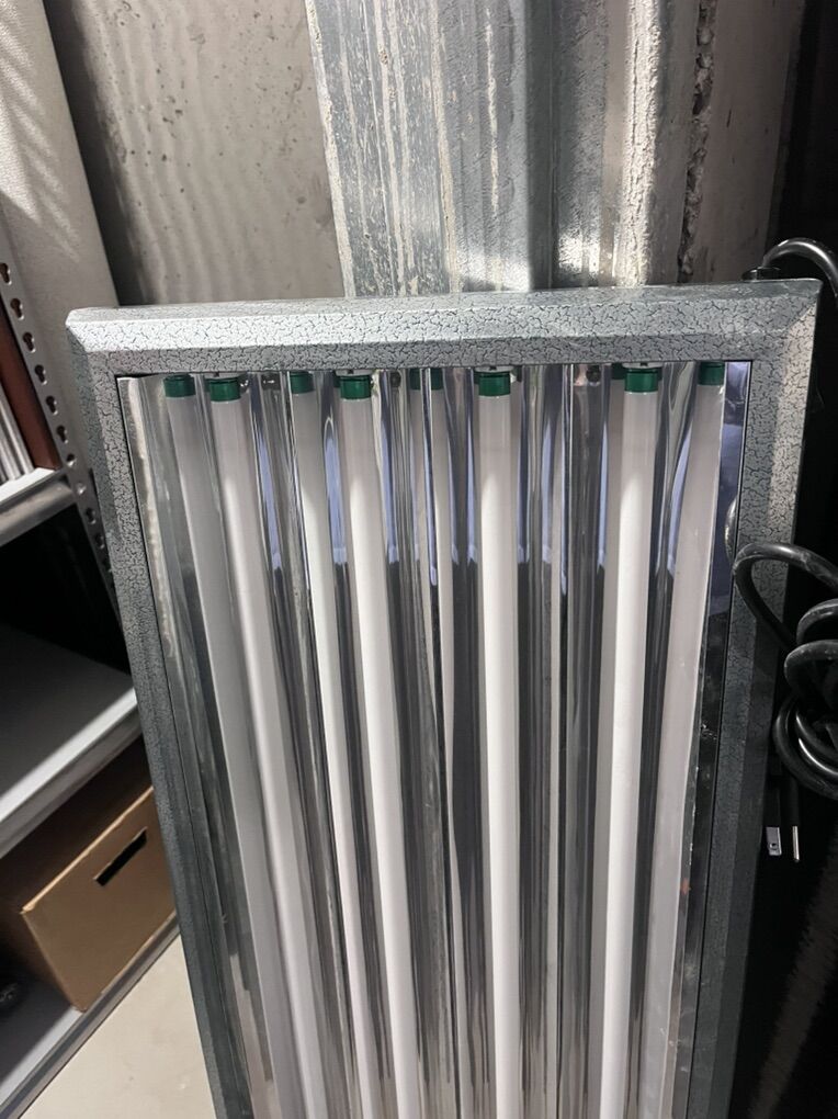 Grow Lamp With Chains