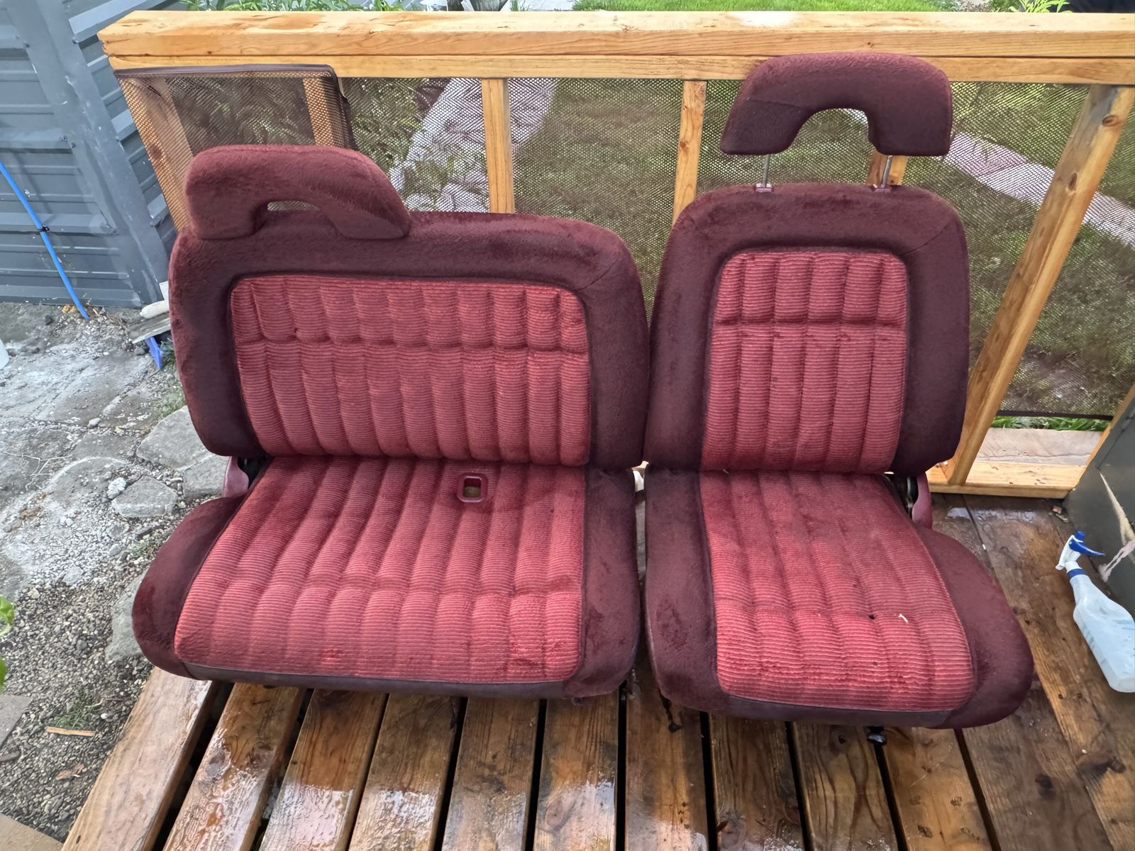 60/40 bench seats for 1988-1994 General Motors trucks like the Chevrolet Silverado or GMC Sierra.