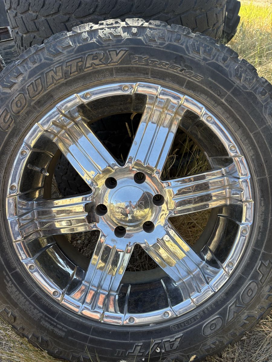 Toyota rims 285/55R20