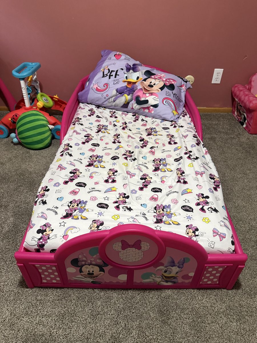 Minnie Mouse toddler bed