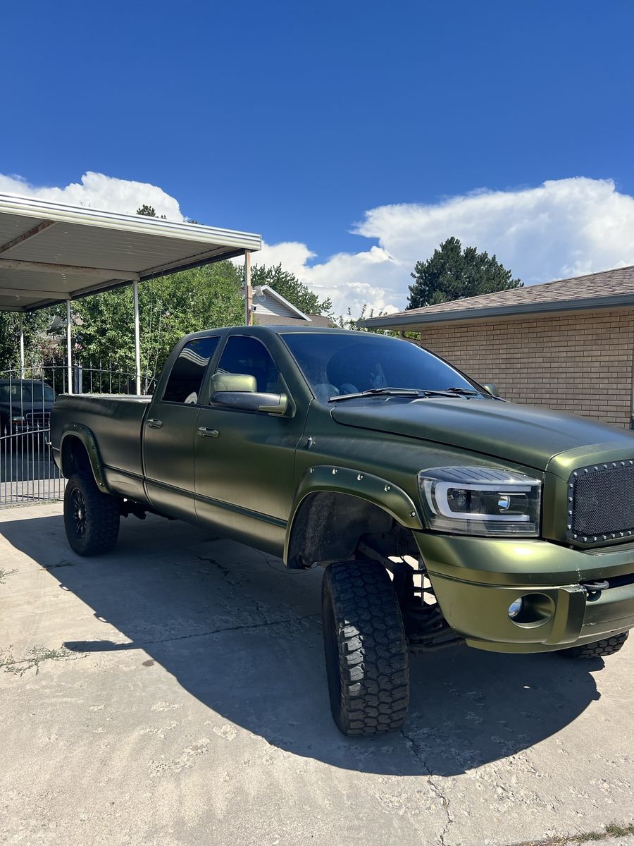 2006 dodge ram 2500 crew cab Laramie pickup 4D 8ft