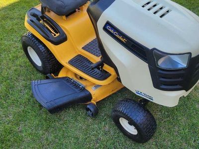 Cub Cadet LT1040 42" 19HP Kohler Lawn Tractor - 158.8 Hours