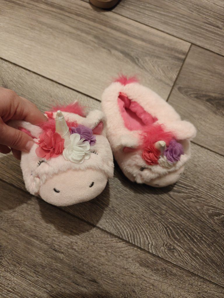 Girls Pink Unicorn Plush Slippers Size 5/6