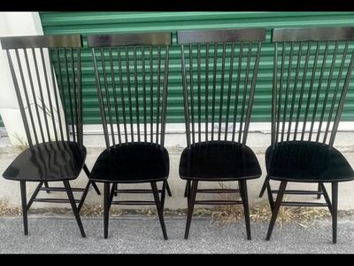 Beautiful Set Of 4 Windsor Farm Style Dining Set