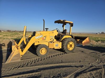 John Deere 210LE 4wd Skip Loader 1,800hrs