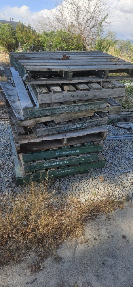 free pallets