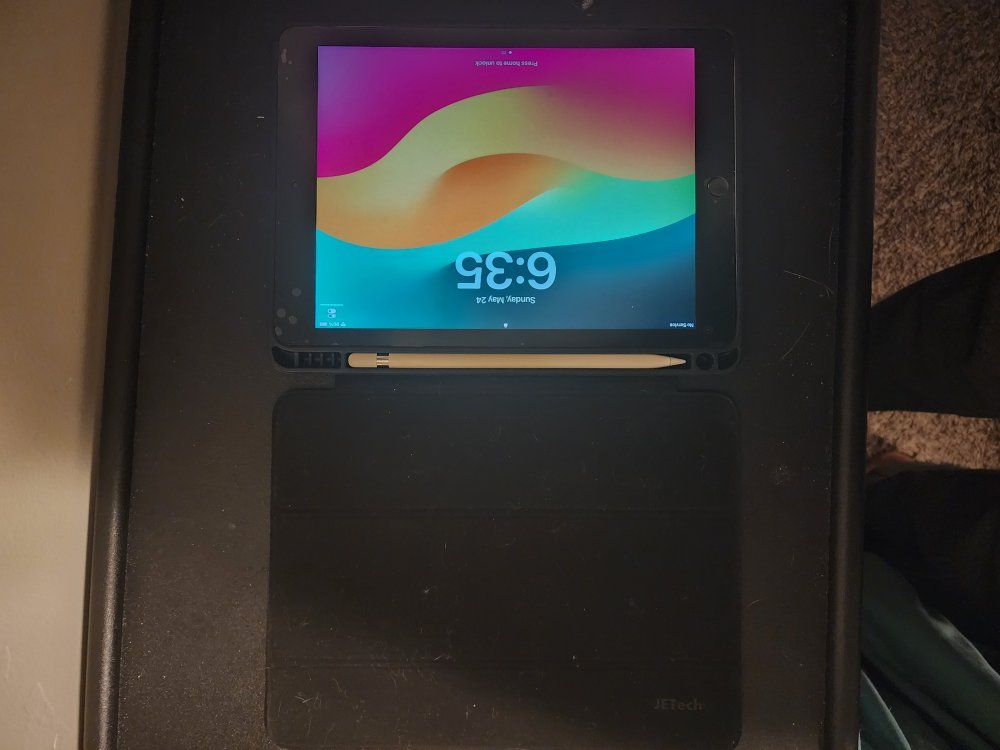 iPad w/ Case, Screen Protector and Apple Pencil