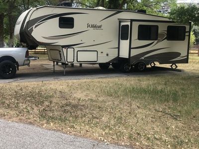 Forest River Wildcat Ultra-Lite 5th Wheel Travel Trailer