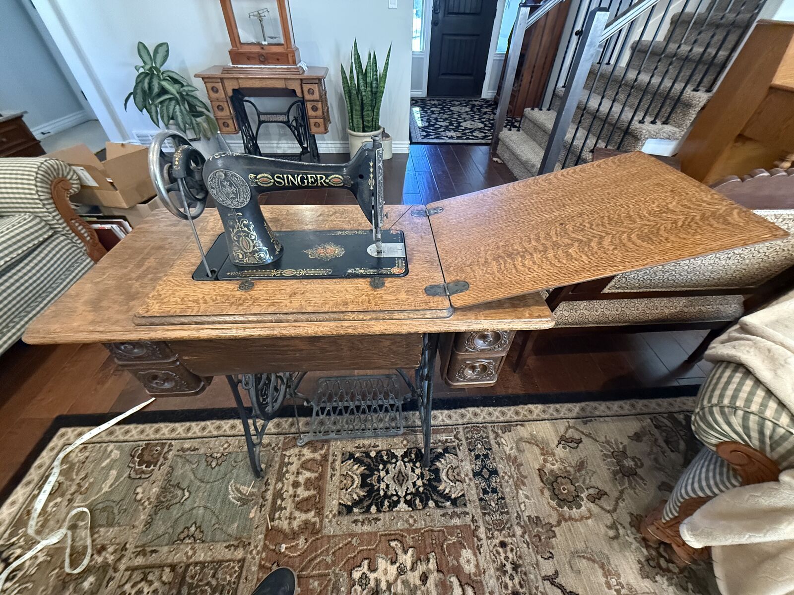 Antique sewing Machine And Table